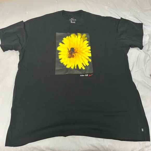 Nike SB “Bee” tee - Picture 1 of 3